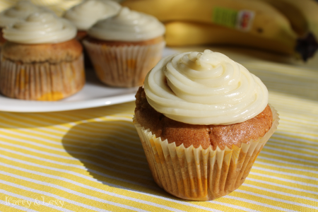 Banana cupcakes with cream cheese frosting