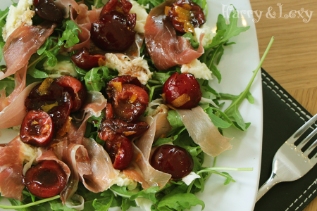 Rocket leaves salad with cherries and parma ham
