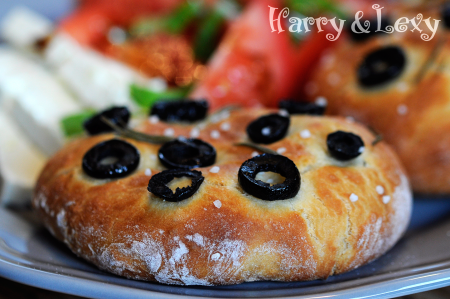focaccia with olives