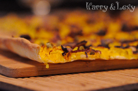 flammkuchen with pumpkin and onion
