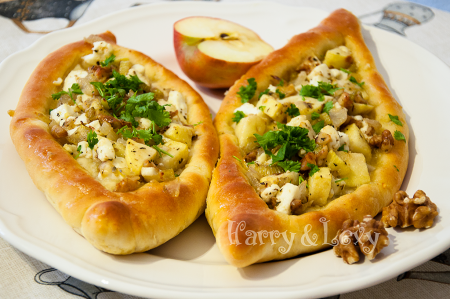 sweet pide with white cheese