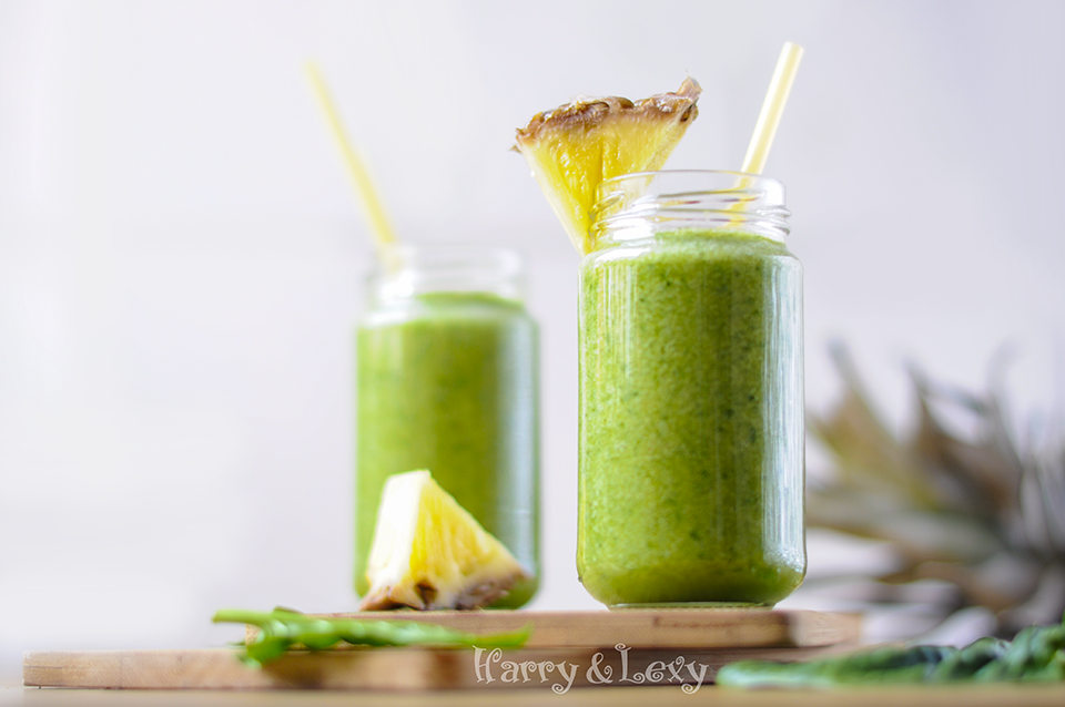Green Pineapple-Banana Smoothie with Spinach