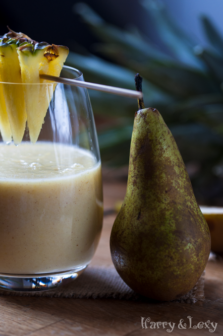 Pineapple Pear Smoothie with Cinnamon