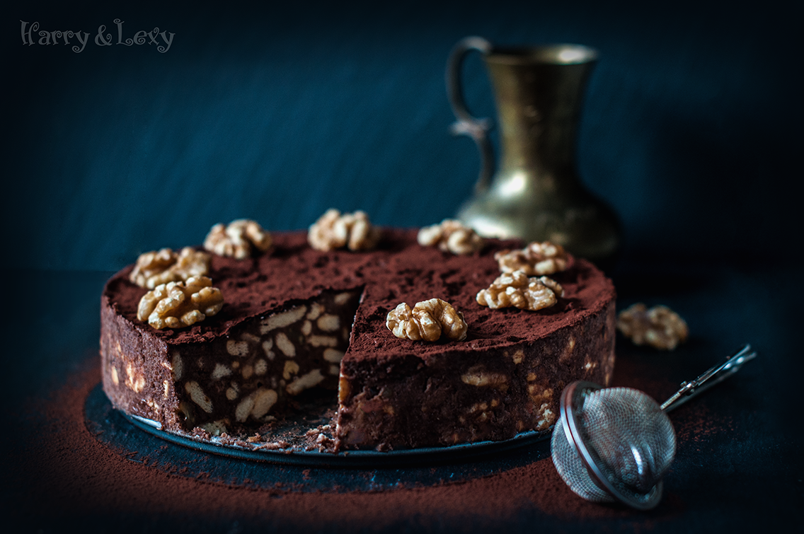 Easy No-Bake Chocolate Biscuit Cake